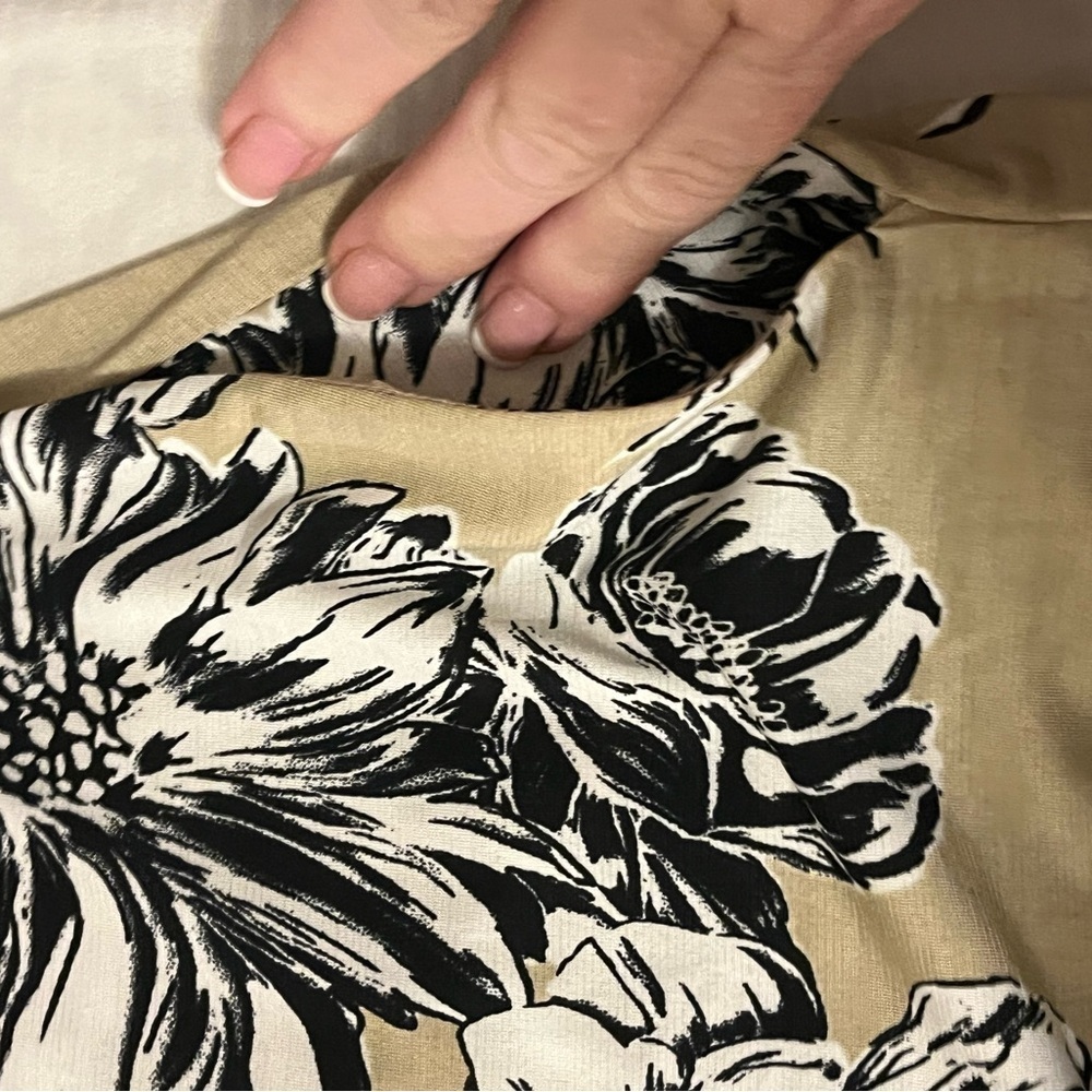 NWT Honeyme Tan, Black & White Floral Kimono Cardigan, size Medium - Picture 11 of 12